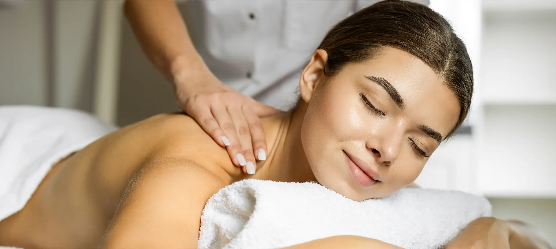 Therapeutic Swedish massage session at Chicago Restorative Massage in the River West \ West Town neighborhood of Chicago IL